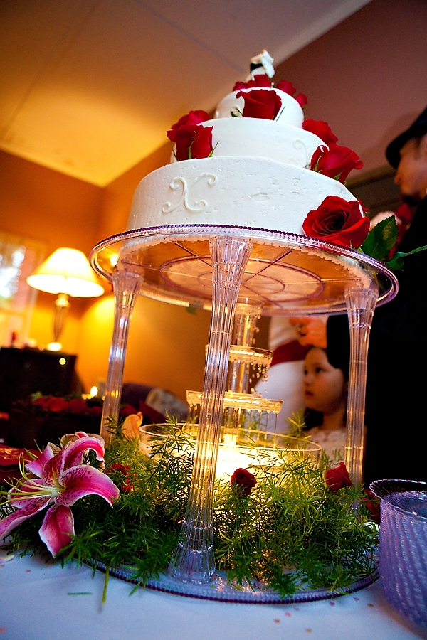 Everything was coming up roses with this wedding cake
